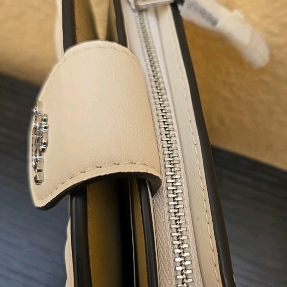 Coach Corner Zip Medium Wallet In Signature Leather - Picture 13 of 13